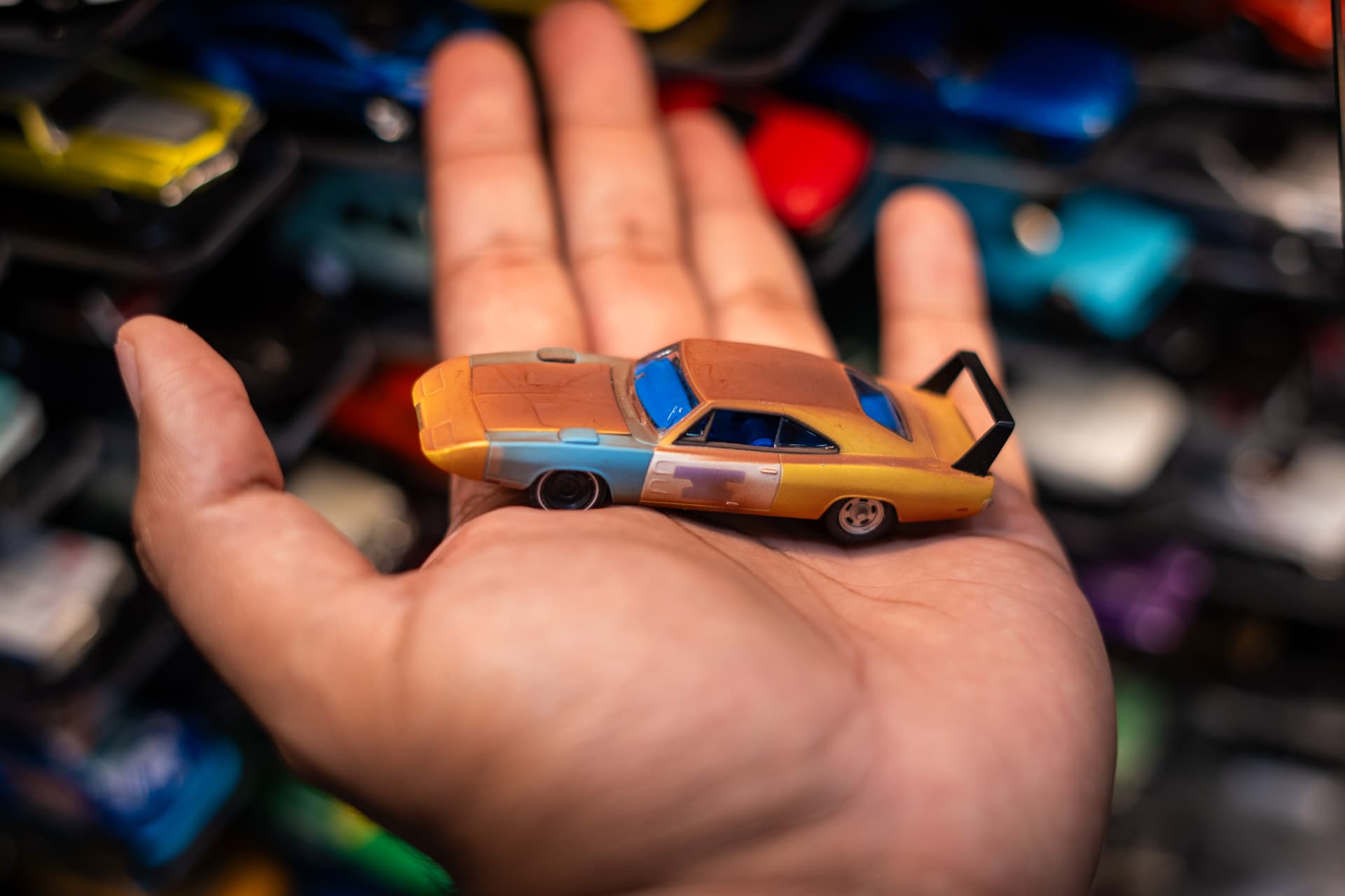 Miniatura especial na mão